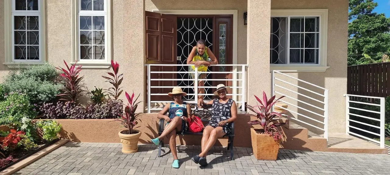 Komfort Getaway Villa At Countrymist Ocho Rios