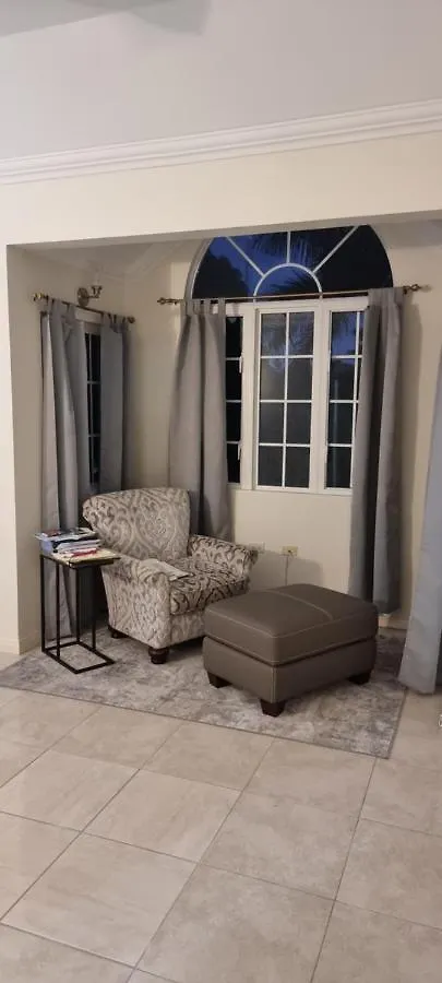 Komfort Getaway Villa At Countrymist オーチョ・リオス